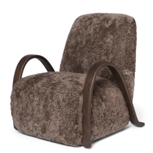 Buur Lounge Chair in Sahara sheepskin with curved oak armrests, seen at an angle