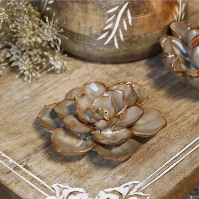Mokkafarbene Blume aus Keramik - Chic Antique