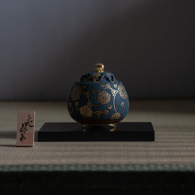 Morikin Floral Arabesque Aochibu Incense Burner